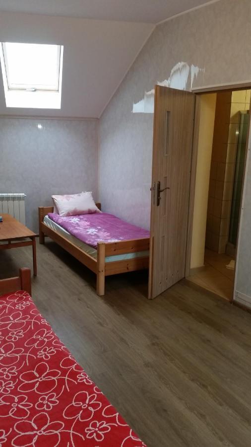 Pokoje Goscinne "U Karola" Pracownicze Scinawa Exterior foto