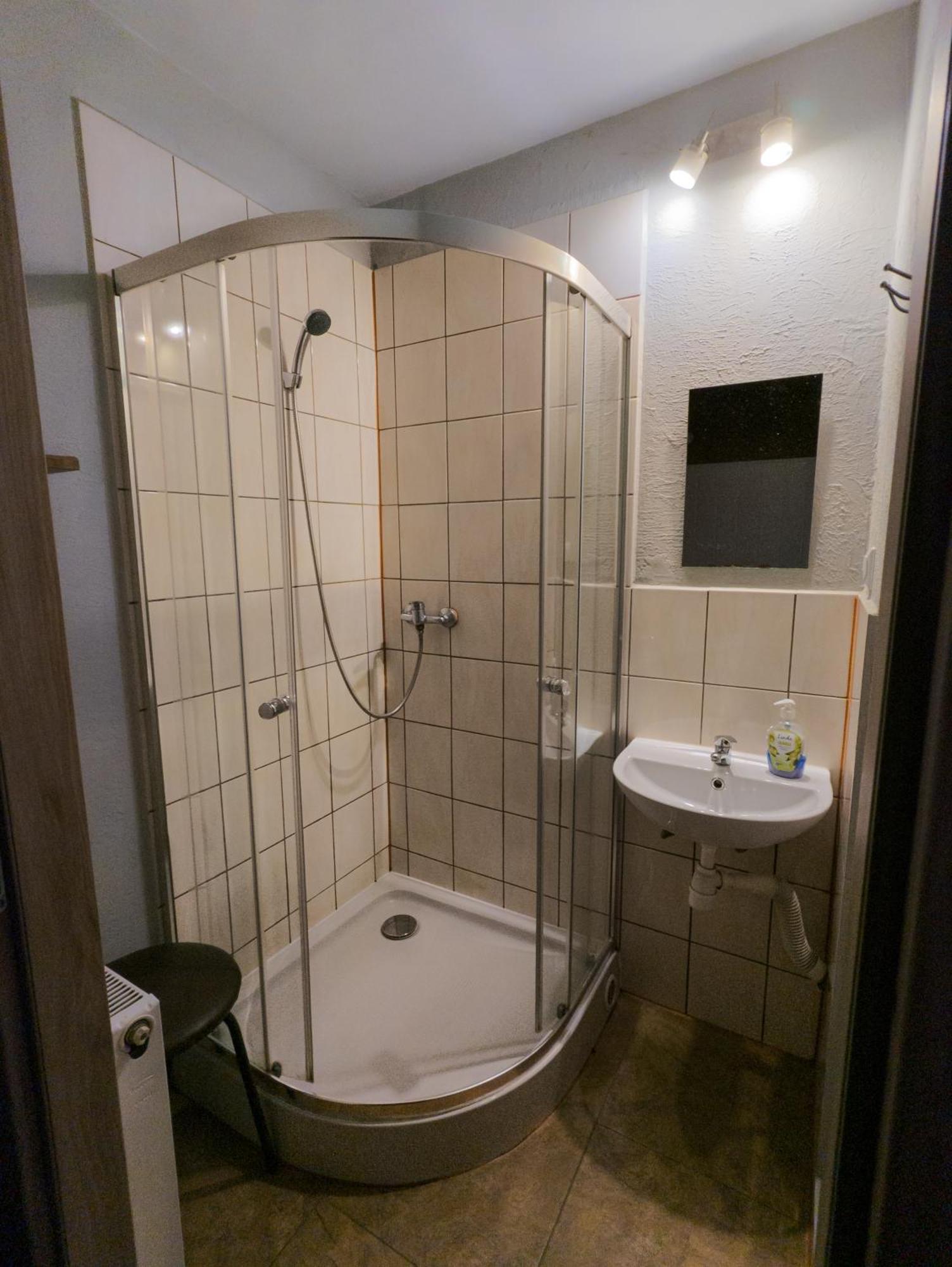 Pokoje Goscinne "U Karola" Pracownicze Scinawa Exterior foto