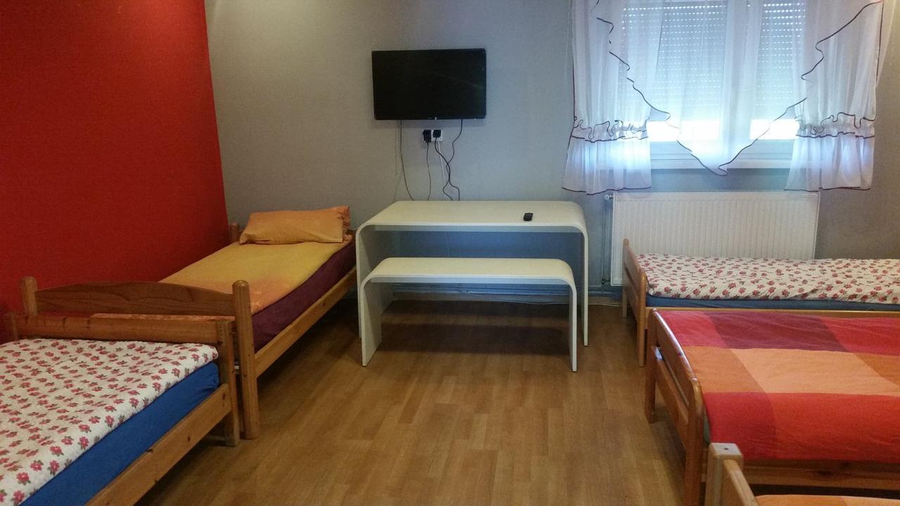 Pokoje Goscinne "U Karola" Pracownicze Scinawa Exterior foto